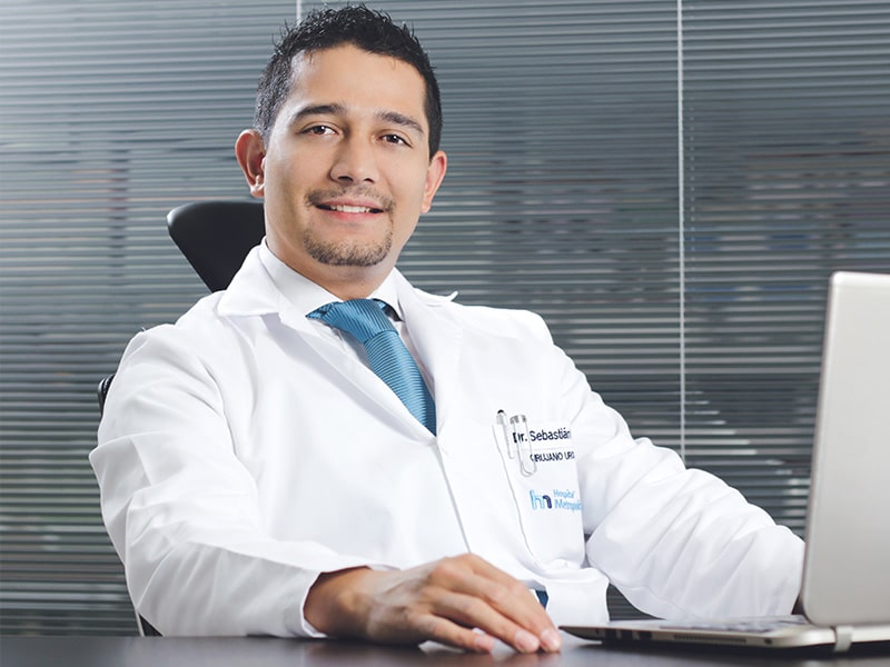 Dr. Sebastián Hervas Urólogo Quito Cirugía de Prostata Vejiga Urología Oncológica-min